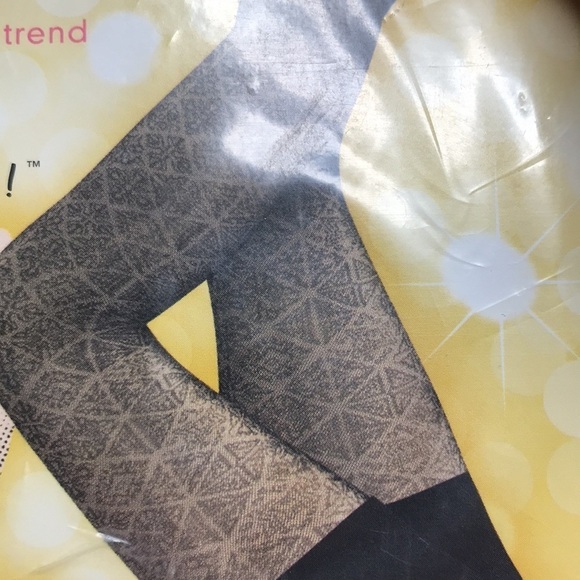 3 Pairs of Spanx Shaping Tights Size A All New - Picture 13 of 15